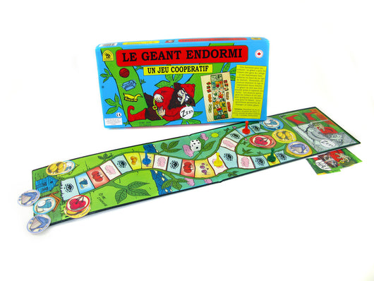 Le Geant Endormi Contenu: Planchette de jeu en couleur 20 pièces de trésor, 6 pièces cassette du géant endormi, 1 dé, 4 mobiles